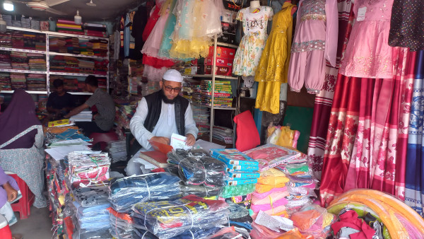 থ্রি-পিছ, জামা, পাঞ্জাবী, গামছা, চাদর, লঙ্গী, বোরখা, বাচ্চাদের ড্রেস